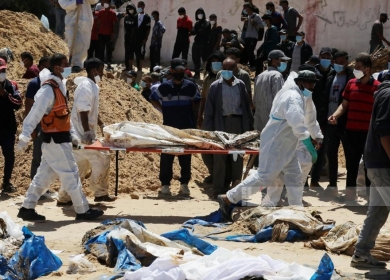 خلال 3 أيام: انتشال جثامين 310 شهيدا من ثلاث مقابر جماعية بخان يونس