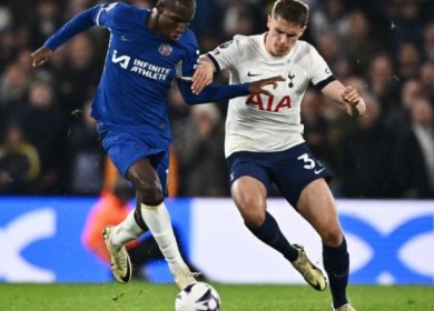 تشيلسي يفوز 2-صفر على توتنهام ليقلص آماله بالتأهل لدوري الأبطال