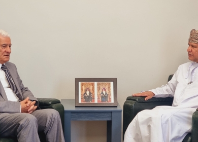 عباس زكي يُطلع سفير عمان على آخر مستجدات الساحة الفلسطينية