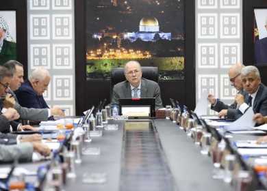 مجلس الوزراء يناقش سيناريوهات عدة للتعامل مع الأزمة المالية في ظل استمرار إسرائيل باحتجاز أموال المقاصة