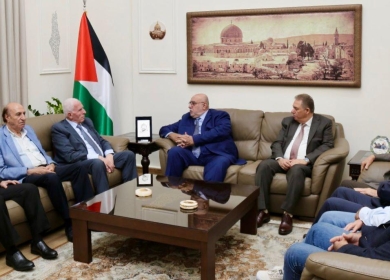 بيروت: الأحمد يُطلع مسؤولا لبنانيا على آخر تطورات العدوان على شعبنا