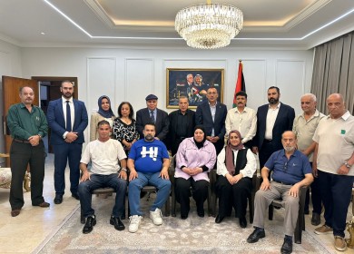 أبو ردينة يلتقي أبناء الجالية الفلسطينية في العراق