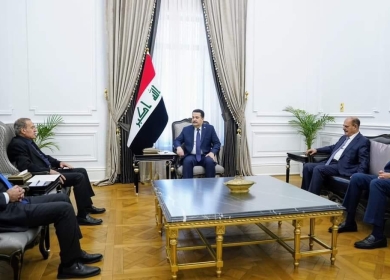 أبو ردينة يسلم ‎رسالة من الرئيس لرئيس الوزراء العراقي