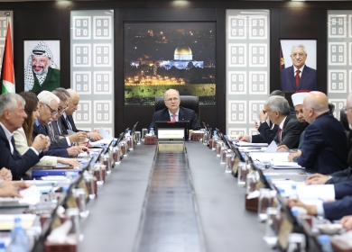 مجلس الوزراء يوسع عمل لجنة الإعمار الطارئة ويدين جرائم الاحتلال بحق أبناء شعبنا