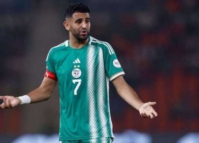 لماذا لا يجلس محرز على مقاعد بدلاء الجزائر؟