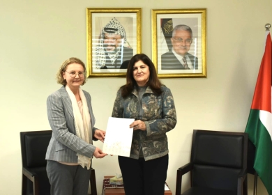 شاهين تتسلم نسخة من أوراق اعتماد ممثل جمهورية ليتوانيا الجديد لدى دولة فلسطين