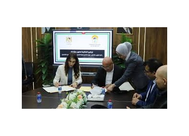 دائرة شؤون اللاجئين ووزارة العمل توقعان اتفاقية لدعم اللاجئين وتحسين أوضاع المخيمات