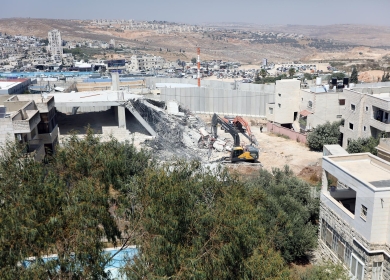 قوات الاحتلال تهدم غرفة زراعية في خلايل اللوز جنوب شرق بيت لحم
