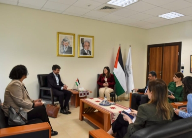 شاهين تبحث مع رئيس بعثة اللجنة الدولية للصليب الأحمر الأوضاع الإنسانية في فلسطين
