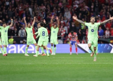 برشلونة يهزم أتلتيكو مدريد ويضرب موعدا مع الريال في كلاسيكو بنهائي كأس إسبانيا