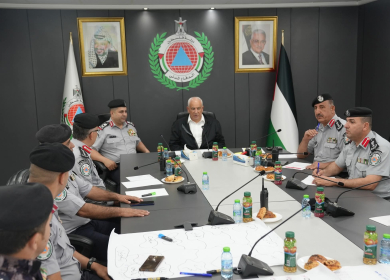وزير الداخلية يلتقي مدير الدفاع المدني ويشيد بجاهزية الطواقم في ظل الأوضاع الاستثنائية