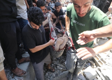 مجزرة جديدة: 27 شهيدا و180 مصابا برصاص الاحتلال قرب مركز مساعدات رفح