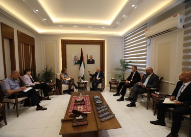 وزير الاقتصاد يبحث مع الممثل الألماني التعاون الثنائي