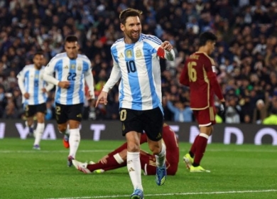 ميسي يتألق في آخر ظهور على أرضه بتصفيات كأس العالم وتأهل باراغواي وكولومبيا