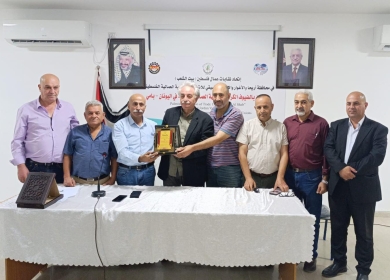 وفد نقابي يوناني يختتم زيارة تضامنية إلى فلسطين بجولة في أريحا ومخيم عقبة جبر