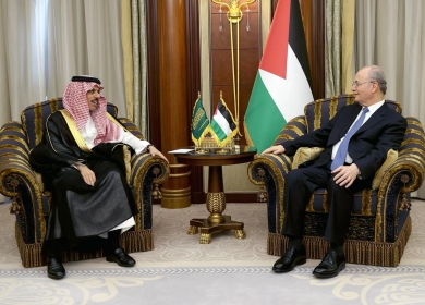 مصطفى يبحث مع وزير الخارجية السعودي آخر المستجدات وتنسيق المواقف المشتركة