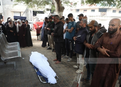 استشهاد مواطنين في قصف للاحتلال على منطقة العطاطرة شمال قطاع غزة