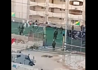الخليل: الاحتلال يعتقل 56 مواطنا بينهم سيدتين ويواصل التنكيل بالأهالي في بيت أمر