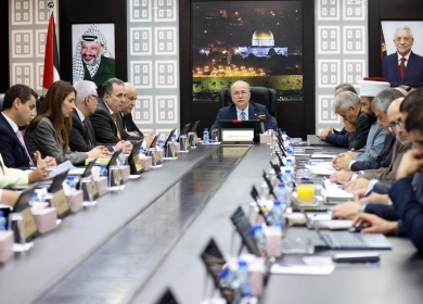 مصطفى في مستهل جلسة الحكومة: نُجري مشاورات مع لجنة الانتخابات المركزية لضمان إجراء انتخابات الهيئات المحلية