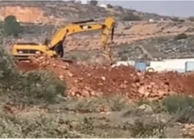 الاحتلال يجرف أراضي ويقتلع أشجار زيتون في ترمسعيا