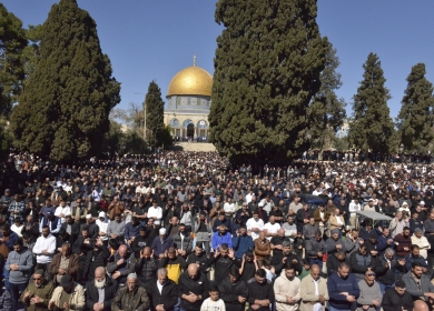 80 ألف مصل يؤدون صلاة الجمعة الأولى من رمضان في المسجد الأقصى