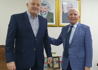 الأحمد يطلع السفير الروسي على تطور الأوضاع في الأراضي الفلسطينية