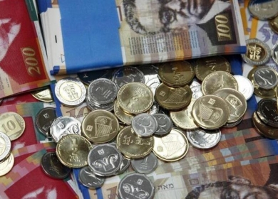 رغيف الخبز رهين لأزمة "الفكّة".. طريقة تجويع جديدة للمواطن في غزة