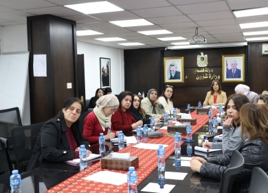 الخليلي تترأس اجتماعاً طارئاً للجنة الوطنية لمناهضة العنف لبحث تداعيات جريمة قتل الشابة جوسيان
