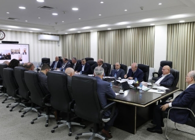 رئيس الوزراء يبحث مع الاتحاد العام للصناعات سبل الارتقاء بالقطاع الصناعي وتعزيز مساهمته في الاقتصاد الوطني