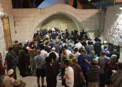 الاحتلال يعتقل 6 مواطنين ويعتدي على نساء وأطفال في الخليل