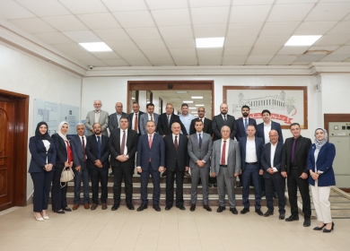 وفد وزاري يزور بلدية الخليل ويؤكد دعم الحكومة لمشاريعها التنموية