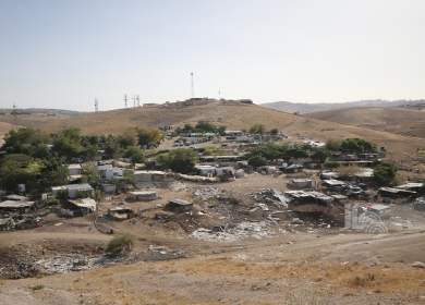 "تجفيف" الوجود الفلسطيني في بادية القدس.. ماذا يحدث في الخان الأحمر؟