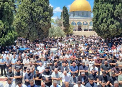 65 ألفا يؤدون صلاة الجمعة في المسجد الأقصى