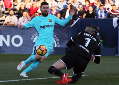 الدوري الإسباني: برشلونة وريال مدريد يستأنفان صراع اللقب باختبارين سهلين