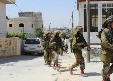 الاحتلال يقتحم مدرسة أساسية في الخليل ويعتدي على المعلمين والطلبة