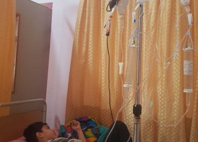 والد يناشد بتبني علاج طفله وتحديد موعد بالمقاصد  