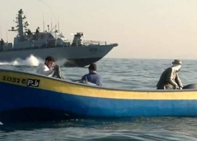 بحرية الاحتلال تستهدف الصيادين شمال ووسط قطاع غزة