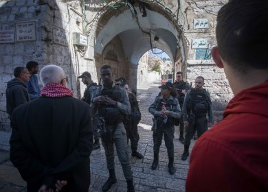 بذريعة تأمين "مسيرة الأعلام": الاحتلال يشدد إجراءاته العسكرية في القدس
