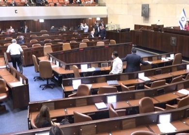الكنيست تصادق على ما يسمى قانون منع لم الشمل بالقراءة الثالثة
