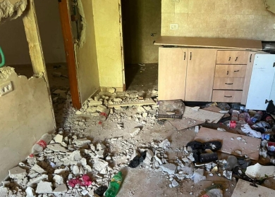 الاحتلال يجبر عائلة على هدم منزلها ذاتيا في بيت حنينا