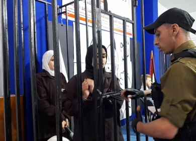 الأسيرات ينفّذن خطوات احتجاجية للمطالبة بتحسين ظروفهن الاعتقالية