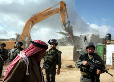 الاحتلال يسلم إخطارات بوقف العمل في مسجد و3 منازل ومحل تجاري في قرية مردا
