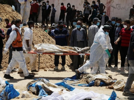 خلال 3 أيام: انتشال جثامين 310 شهيدا من ثلاث مقابر جماعية بخان يونس