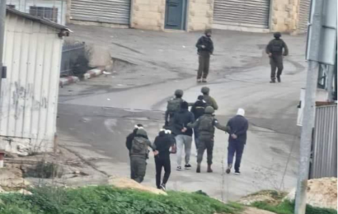 الاحتلال يعتقل مواطنا من نابلس